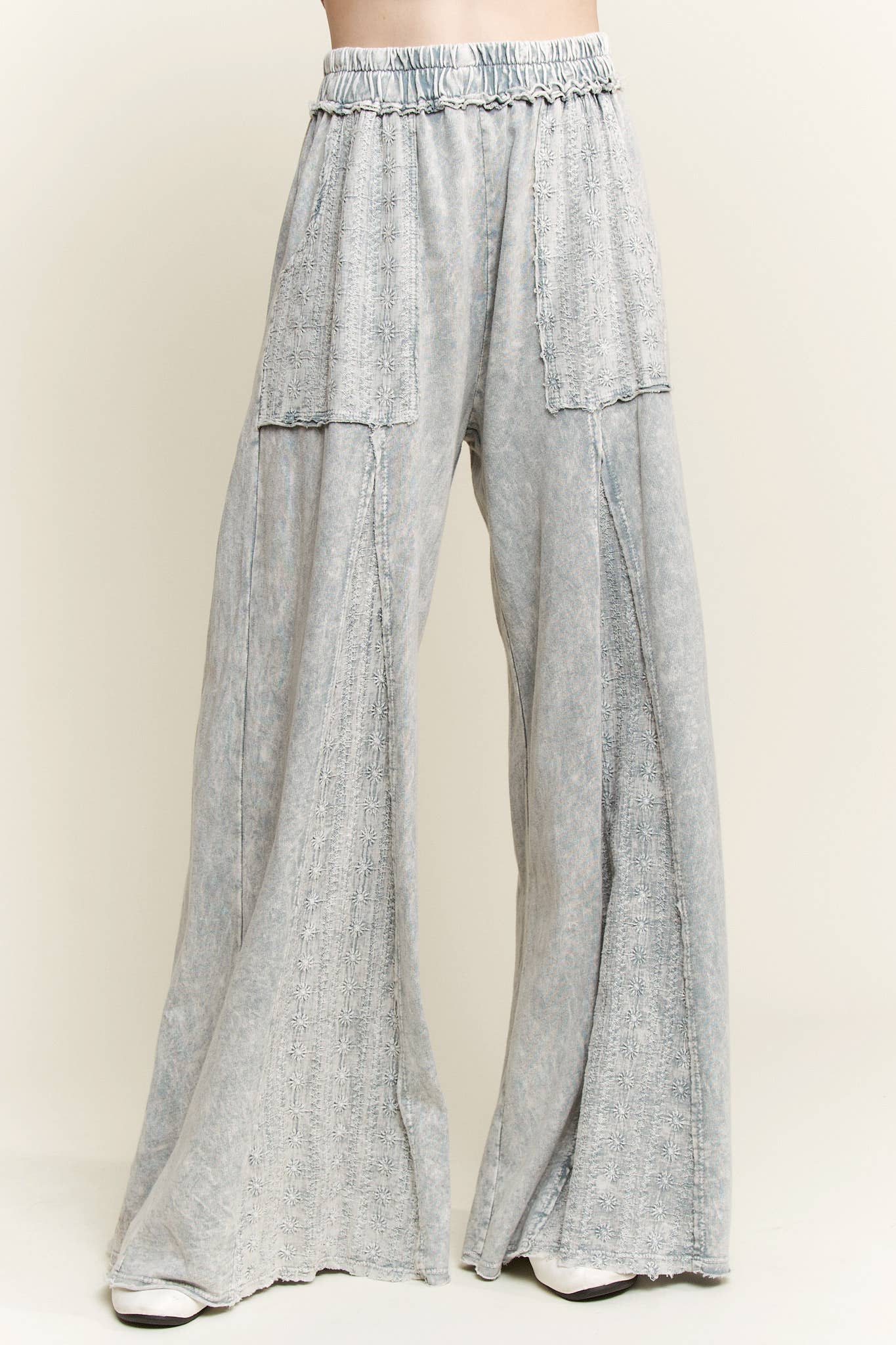 586 Sundaze Mineral Wash Eyelet Flares