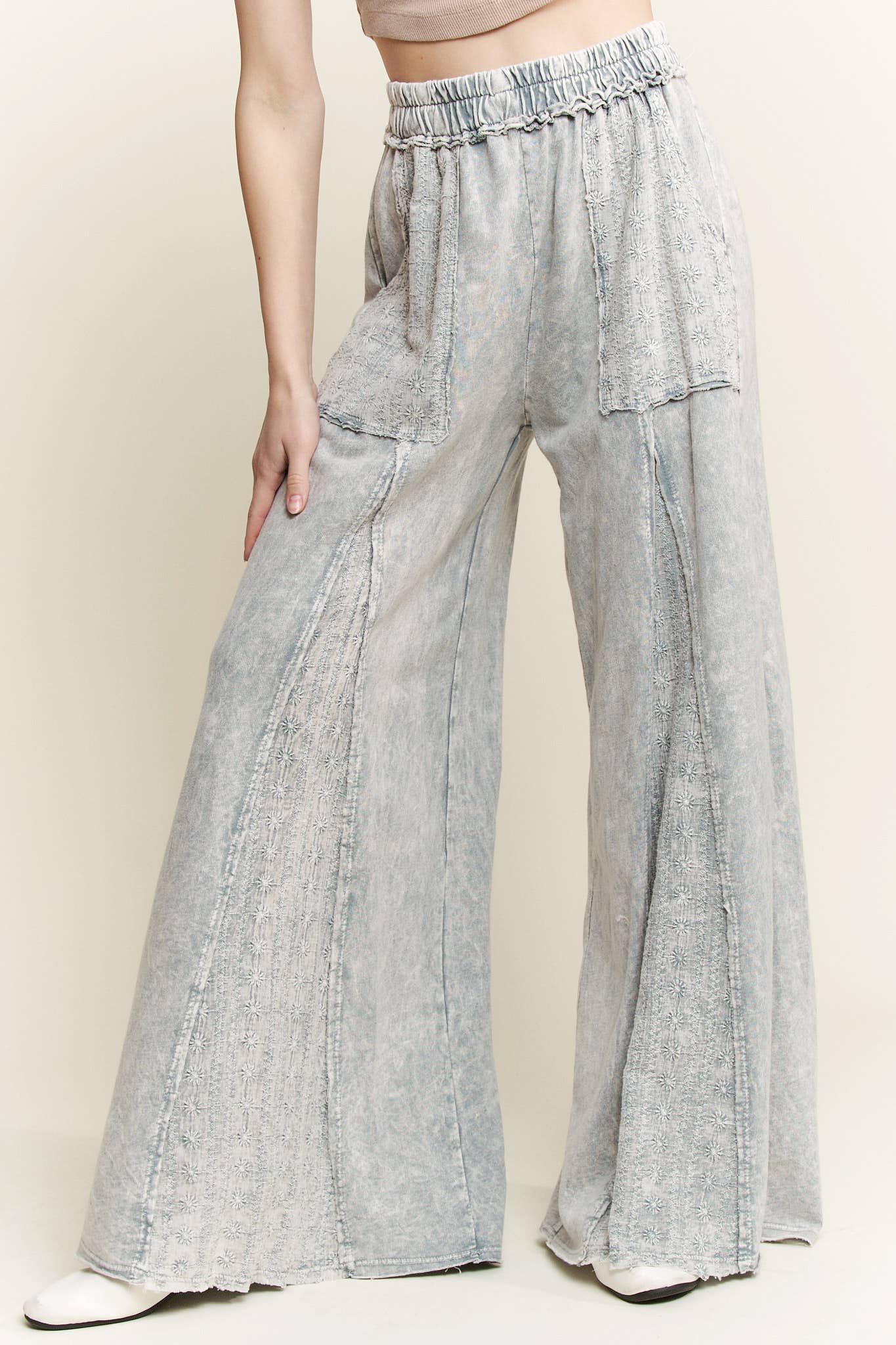 586 Sundaze Mineral Wash Eyelet Flares