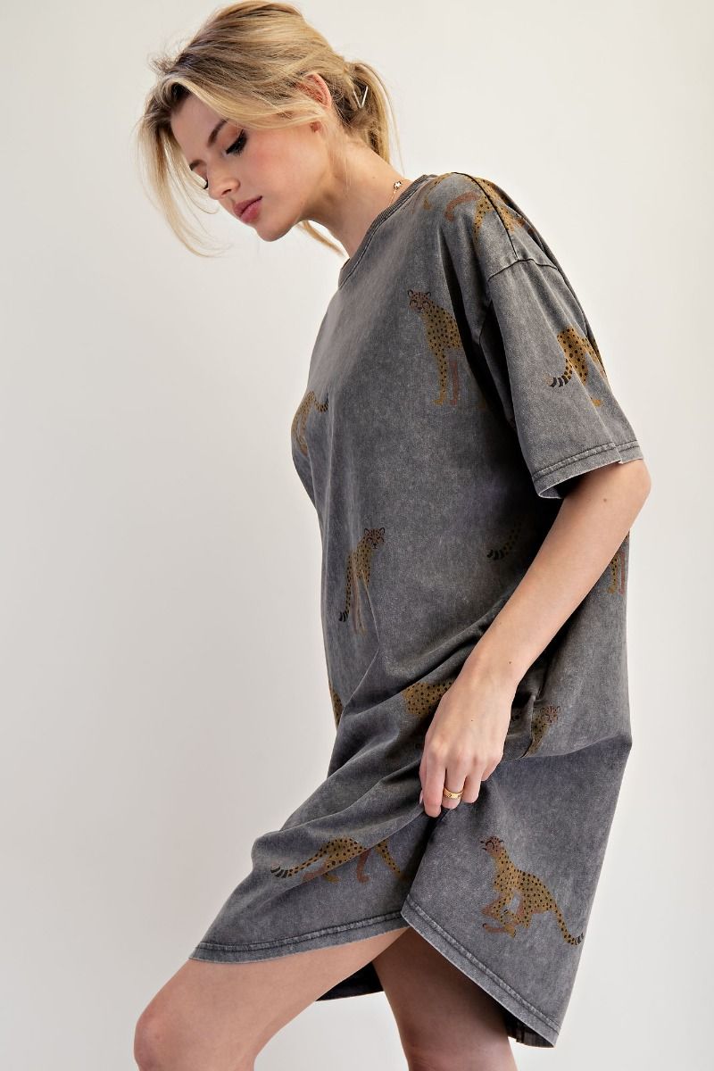 390 Wild LEO Relaxed Pocket Dress Easel SM-3X